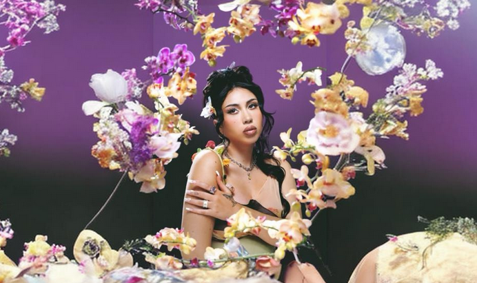 KALI UCHIS SE CONSAGRA CON 'ORQUÍDEAS', SU BRILLANTE REGRESO