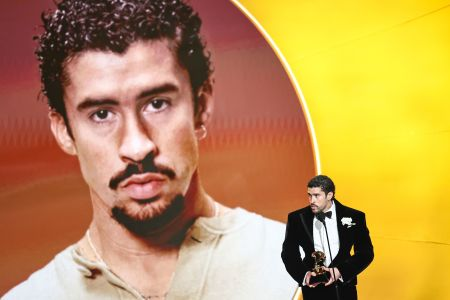 BAD BUNNY ENCUMBRA AL ESPAÑOL A LO MÁS ALTO DE LOS  GRAMMY