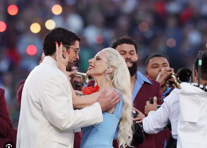 BAD BUNNY PLANTA CARA AL RACISMO CON UN ESPECTÁCULO DESLUMBRANTE