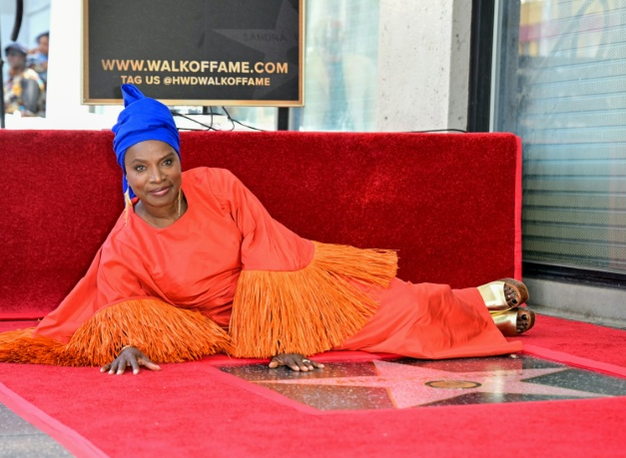 ANGÉLIQUE KIDJO HACE HISTORIA EN EL PASEO DE LA FAMA DE HOLLYWOOD